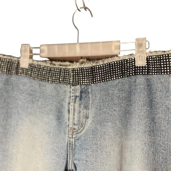 Express Capri Juniors Size 9/10 Rinestones - Picture 2 of 3